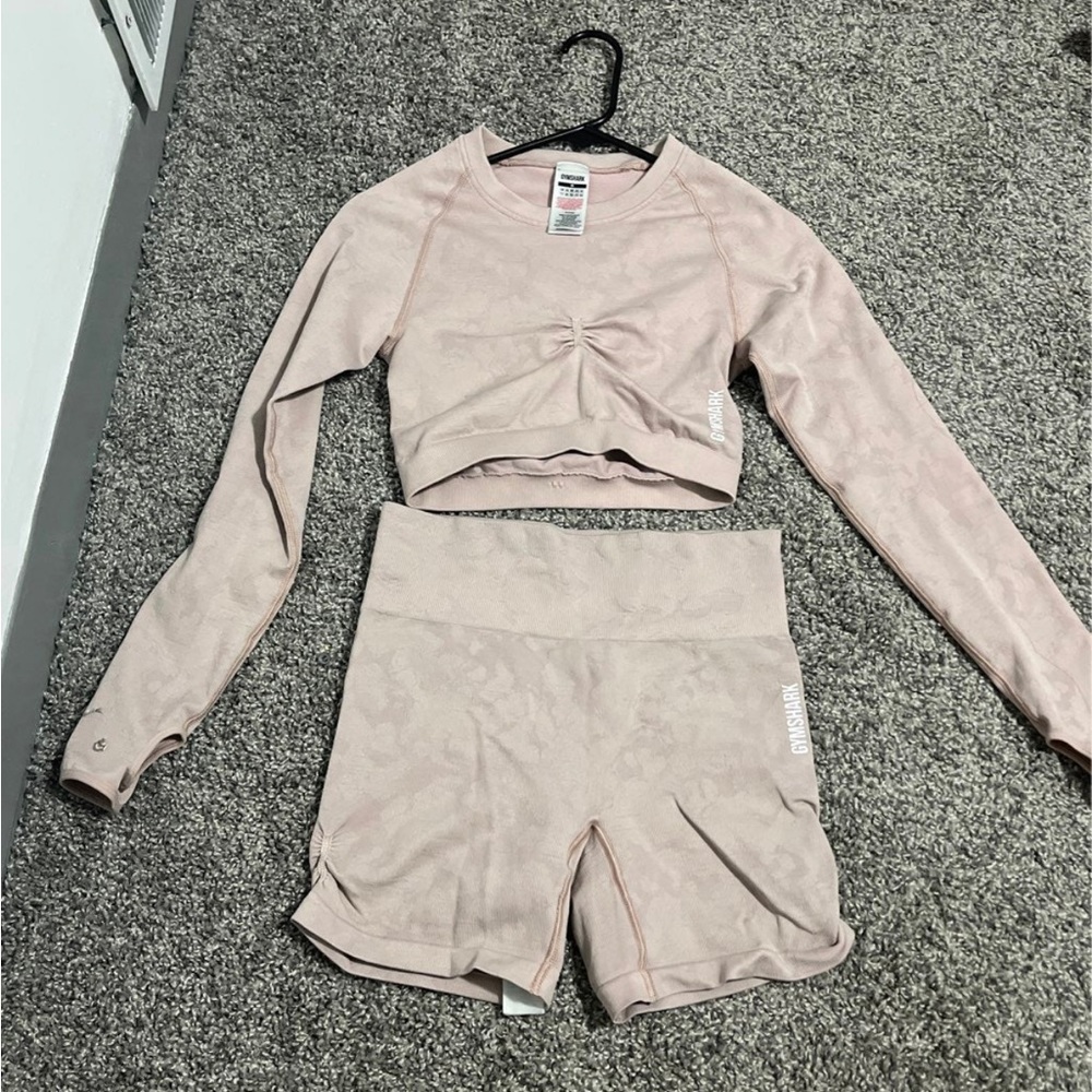 SOLD!!Gymshark set size medium